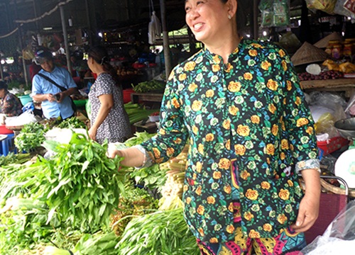 Hậu Giang: Mùa nước nổi trồng rau ngổ tốt vù vù, bán đắt hàng