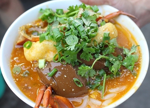 Địa chỉ cuối tuần: 2 tiệm bánh canh 'đắt xắt ra miếng'