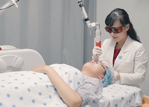 Hư da mặt do muốn trẻ hóa bằng công nghệ Laser ở thẩm mỹ viện 'dỏm'