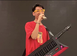 K-ICM cướp mic của Jack, lần đầu hát live "Sóng gió" cực dễ thương