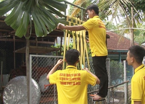 Khởi nghiệp bằng cách thiết kế cổng đám cưới truyền thống "độc, lạ"