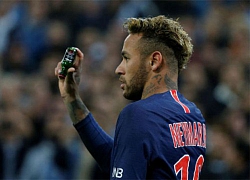 Neymar bị CĐV tấn công bằng "mưa vật thể lạ"