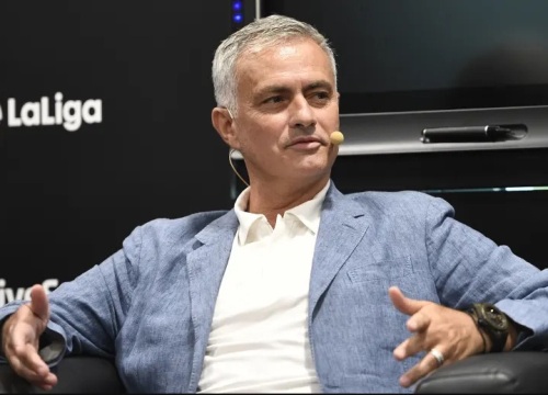 Nhìn M.U thua liểng xiểng, HLV Mourinho nói điều cay đắng