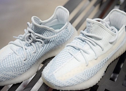 Phỏng vấn giới trẻ săn Yeezy "Mây Trắng": xếp hàng vài hôm ròng rã, đa phần mua để resell từ 8 - 12 triệu VNĐ/đôi