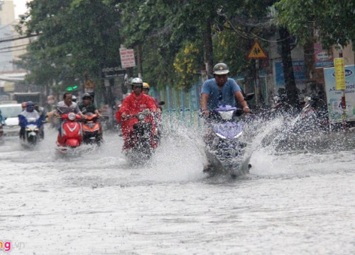 Sài Gòn mưa lớn, ô nhiễm không khí giảm