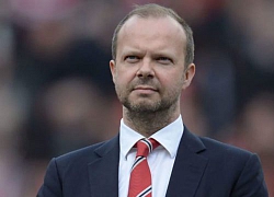 XONG! Rõ chân tướng hình ảnh Ed Woodward cáu giận Phil Jones khi M.U bại trận