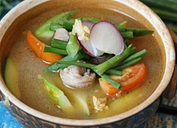 Canh chua dưa leo bắp bò