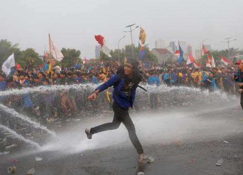 Hàng ngàn sinh viên Indonesia biểu tình phản đối đạo luật về tham nhũng