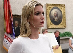 Ivanka Trump mặc áo ôm sát, lộ vòng một kém duyên