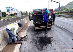 Khẩn trương khắc phục hư hỏng mặt đường qua tỉnh Bình Định