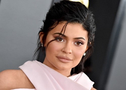 Kylie Jenner ốm nặng