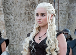 'Mẹ rồng' Emilia Clarke bất ngờ để tóc nâu khi đứng cùng dàn cast Game Of Thrones khiến fan không nhận ra