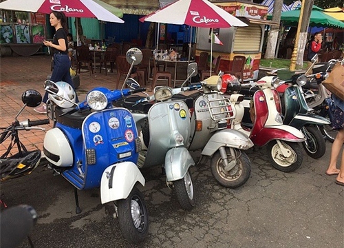 Ngắm loạt Vespa 60 năm tuổi, Honda Super Cub cổ tuyệt đẹp ở Sài Gòn