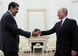 Ông Maduro tặng gươm cho Tổng thống Putin