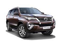 Toyota Fortuner giảm sốc 120 triệu, lập đáy mới