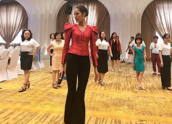 Trước thềm Miss Universe 2019, Hoàng Thùy gây xúc động mạnh với clip đặc biệt dạy catwalk cho bệnh nhân ung thư