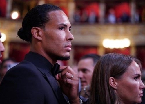 Van Dijk thất bại trước Messi và sự "lệch lạc" của FIFA