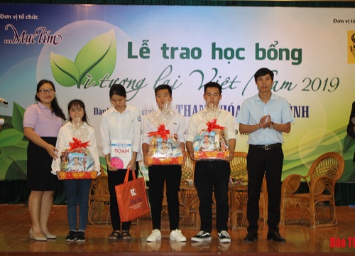 150 học sinh có hoàn cảnh khó khăn được nhận học bổng "Vì tương lai Việt Nam" năm 2019