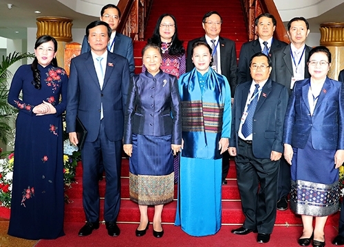 Chủ tịch Quốc hội Nguyễn Thị Kim Ngân hội kiến Thủ tướng, hội đàm với Chủ tịch Quốc hội Lào