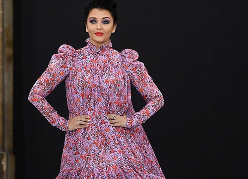 'Hoa hậu đẹp nhất mọi thời đại' Aishwarya Rai quyến rũ trên sàn catwalk