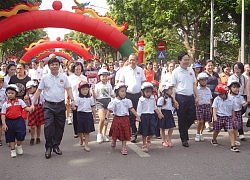 Mũ bảo hiểm đồng hành cùng con em đến trường