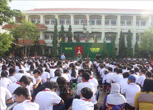 Phụ huynh 'choáng váng' với các khoản thu đầu năm học