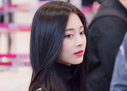 "Soi" sân khấu diễn "Fancy" mới nhất của TWICE: Tzuyu hụt nhịp khiến Jihyo bật cười, Sana xử lý sự cố nhanh như chớp