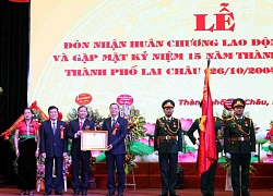 Thành phố Lai Châu đón nhận Huân chương Lao động hạng Nhất