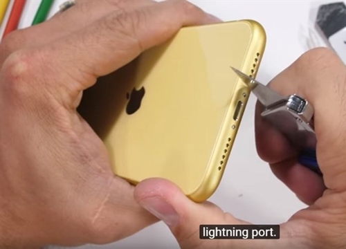 Thử nghiệm độ bền iPhone 11: Cào xước, nung nóng và bẻ cong