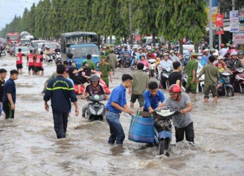 Đỉnh triều tại các sông ở miền Tây vẫn còn cao