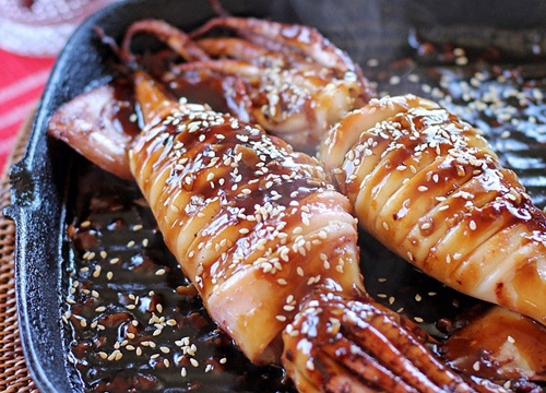 Mực nhồi cơm sốt Teriyaki nóng hổi ngon mê ly