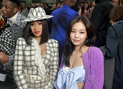 Ngồi hàng đầu với Cardi B và tổng biên Vogue, Jennie khí chất đỉnh cao nhưng sao như vội quá đi lạc vào sự kiện thế này?