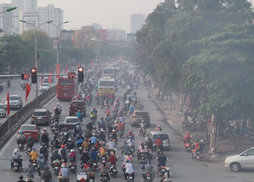 Ô nhiễm bụi và sương mù quang hóa là hiện tượng thường gặp lúc giao mùa