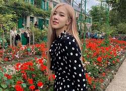 Rosé (BLACKPINK) đăng tải hình chụp đẹp như hoa trên Instagram