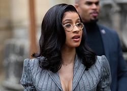 Sau màn trùm kín khó hiểu, Cardi B mặc đồ hở ngực phom dáng lạ