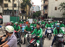 Sinh viên chạy GrabBike : Lối thoát nào cho những cuốc xe đêm rợn người?