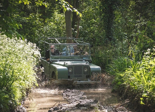 Tìm hiểu quá trình hồi sinh "xác nát" Land Rover Defender như mới sau hơn 70 năm