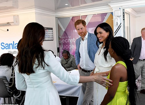 Meghan Markle xuất hiện sau khi khởi kiện báo Anh, tái hợp với chồng trong ngày cuối của chuyến công du, tiếp tục "mất điểm" với vẻ ngoài kém sang