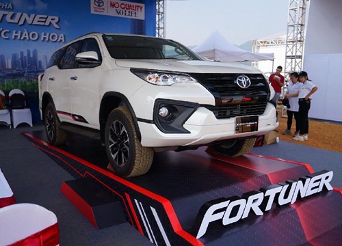 Chi tiết chiếc Toyota Fortuner TRD trưng bày tại PVOIL VOC 2019