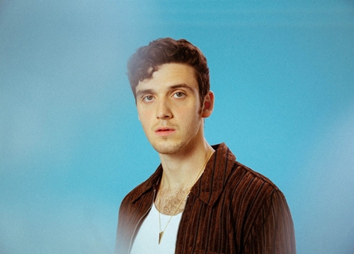 Có thể "Sims" gặp đúng người sai thời điểm nhưng album đầu tay của Lauv sẽ lên kệ đúng hẹn