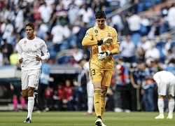 Courtois tuột dốc không phanh, lỗi tại ai?