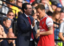 HLV Emery chê Ozil không xứng đáng có mặt trong đội hình Arsenal