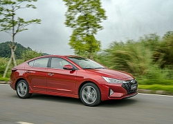 Hyundai Elantra 2019: Khuyến mãi, giá xe, lăn bánh tháng 10/2019