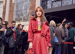 Lee Sung Kyung luôn ăn mặc chất dù đi sự kiện hay xuống phố