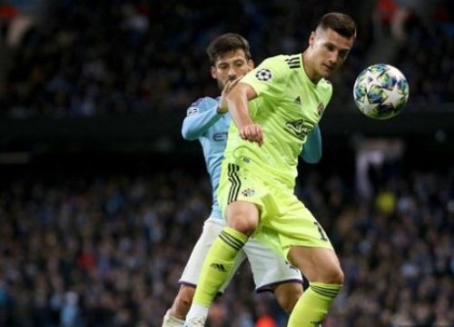 Man City và Barca đại chiến vì tiền vệ 22 tuổi