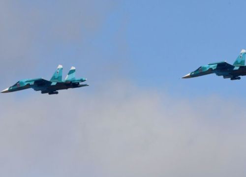 NATO công bố hình ảnh ngăn chặn máy bay siêu thanh Su-34 và Su-24 của Nga