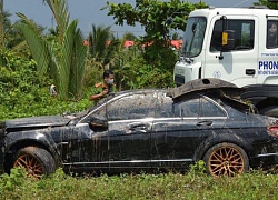 Nguyên nhân ban đầu vụ ô tô Mercedes cùng 3 người tử vong dưới kênh nước