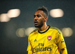 Tân binh Arsenal lập cú đúp và đây là phản ứng của Aubameyang trên ghế dự bị