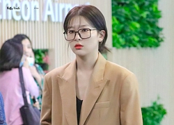 Thời trang sân bay của Seulgi (Red Velvet) khiến nữ thần tượng như đến từ thập niên 90