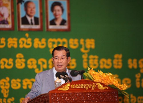 Thủ tướng Hun Sen: Lễ hội Bon Om Touk vẫn diễn ra bất chấp nguy cơ đảo chính